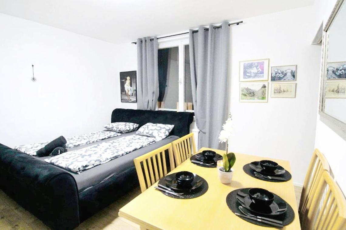 Modern In Millennium Area * Viena